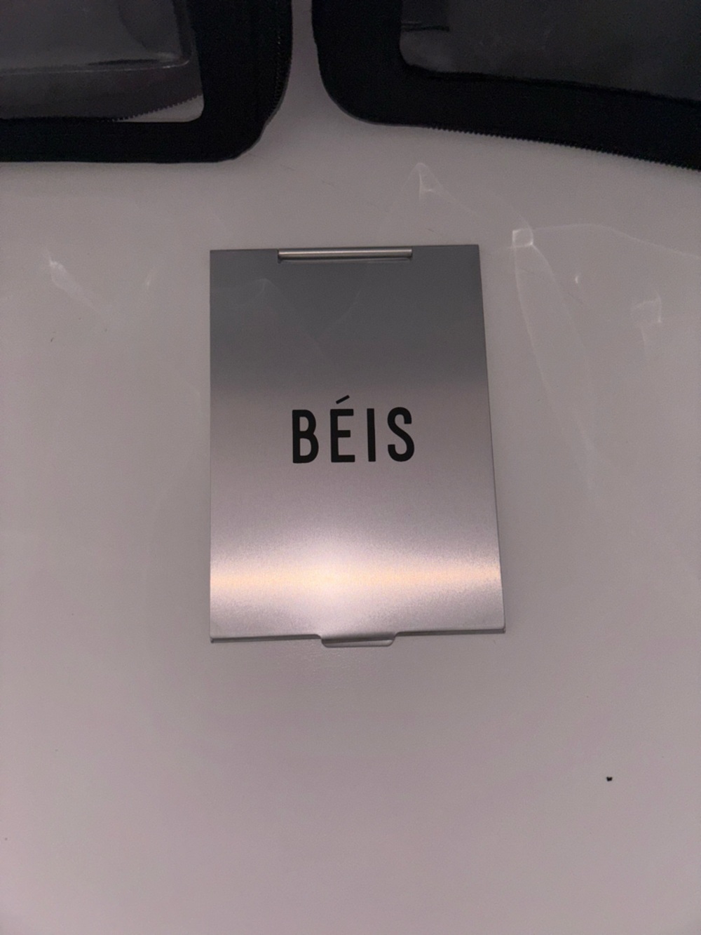 BÉIS the in-flight cosmetic case set in black - Picture 5 of 8